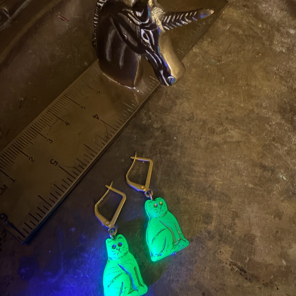 Czech uranium glass kitty cat earrings French hooks
